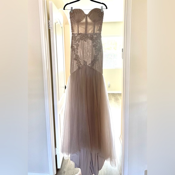 NEW Wedding Formal special occasion gown/dress with crystals - Picture 3 of 10